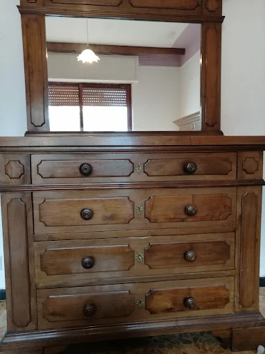 Vendita di mobili vintage a Lucca